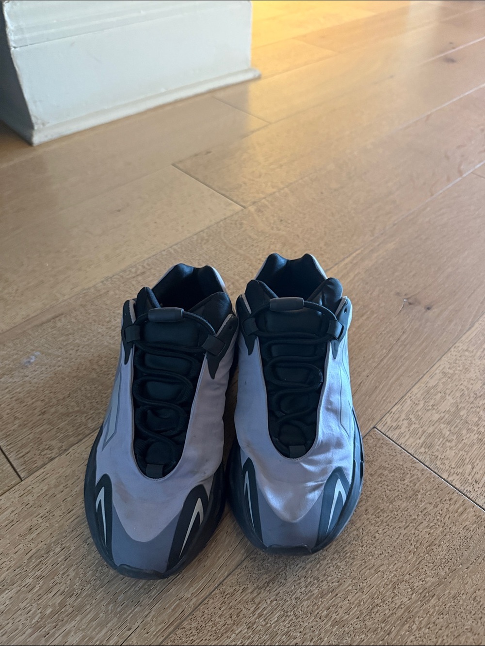 US 6.5 Yeezy shoe great quality